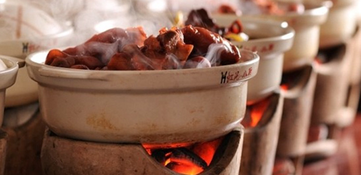 围着炭炉打火锅,勾起你的旧情怀!