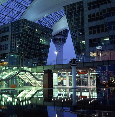 弗朗茨约瑟夫施特劳斯机场