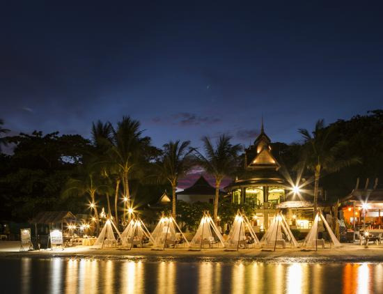 达苏梅酒店海边餐厅