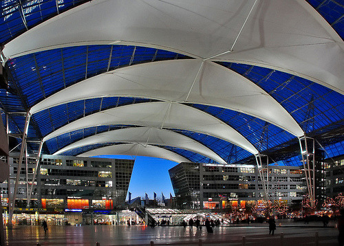 弗朗茨约瑟夫施特劳斯机场