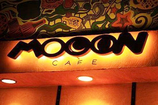 Mooon Cafe