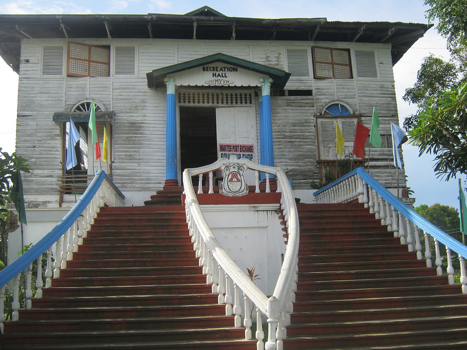 iwahig penal colony souvenir store