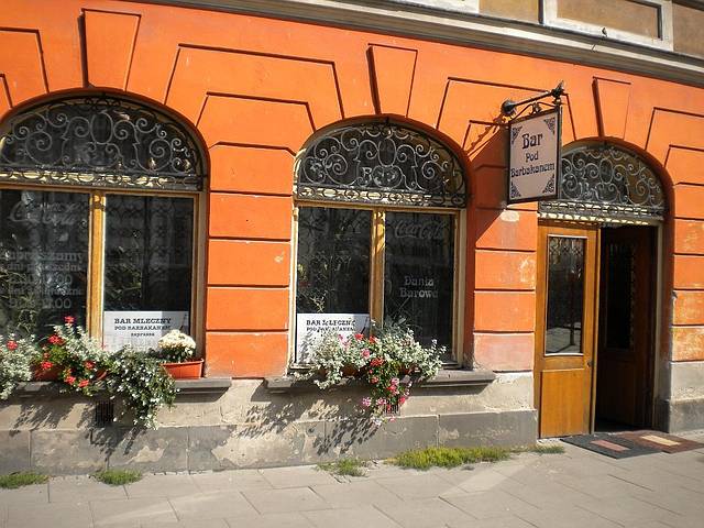 Mleczny Pod Barbakanem酒吧