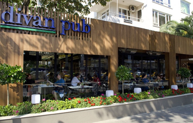 Divan Pub
