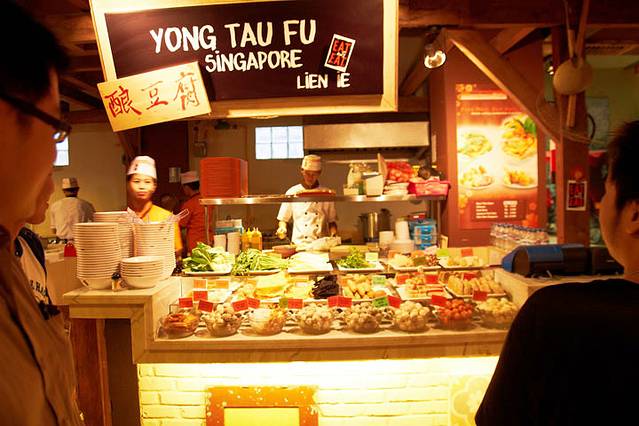 Eat and Eat Food Market Basuki Rahmat