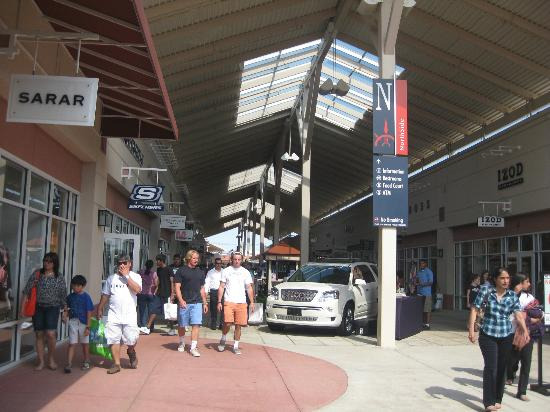 Chicago Premium Outlets