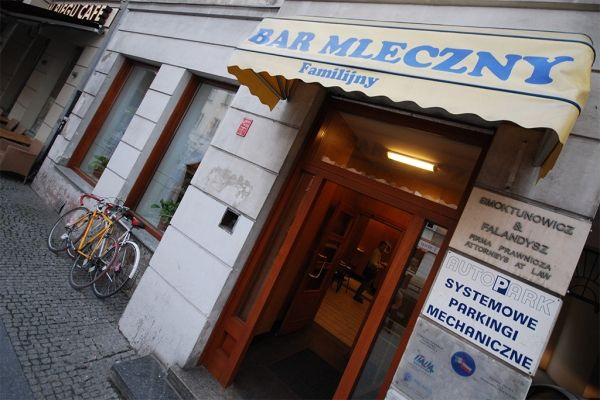 Mleczny Familijny酒吧