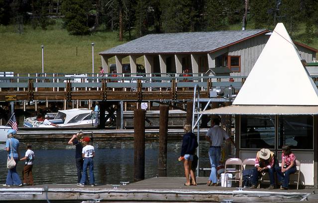 黄石湖Bridge Bay Marina Store