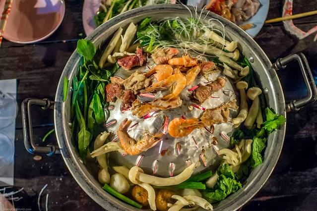 老挝特色自助火锅