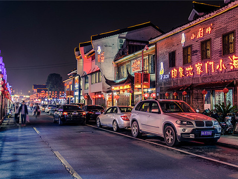 龙口西风味美食街