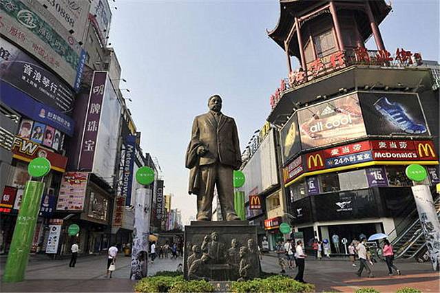 黄兴路步行街及南门口美食一条街 