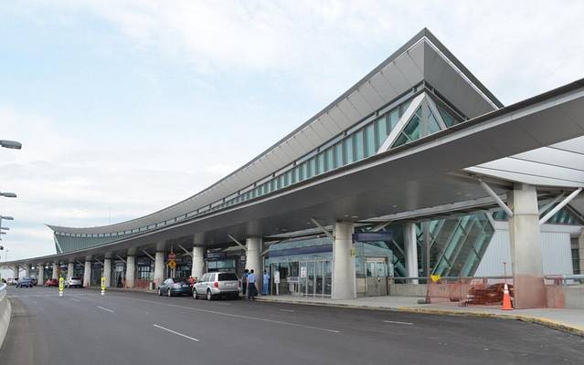 布法罗尼亚加拉国际机场