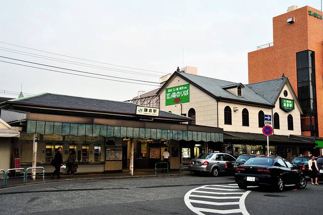 镰仓车站是东日本旅客铁道与江之岛电铁共用的铁路站,位于神奈川县