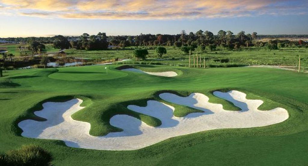 河畔高尔夫球场