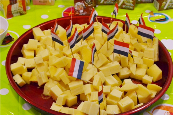 Beurs地铁站旁广场