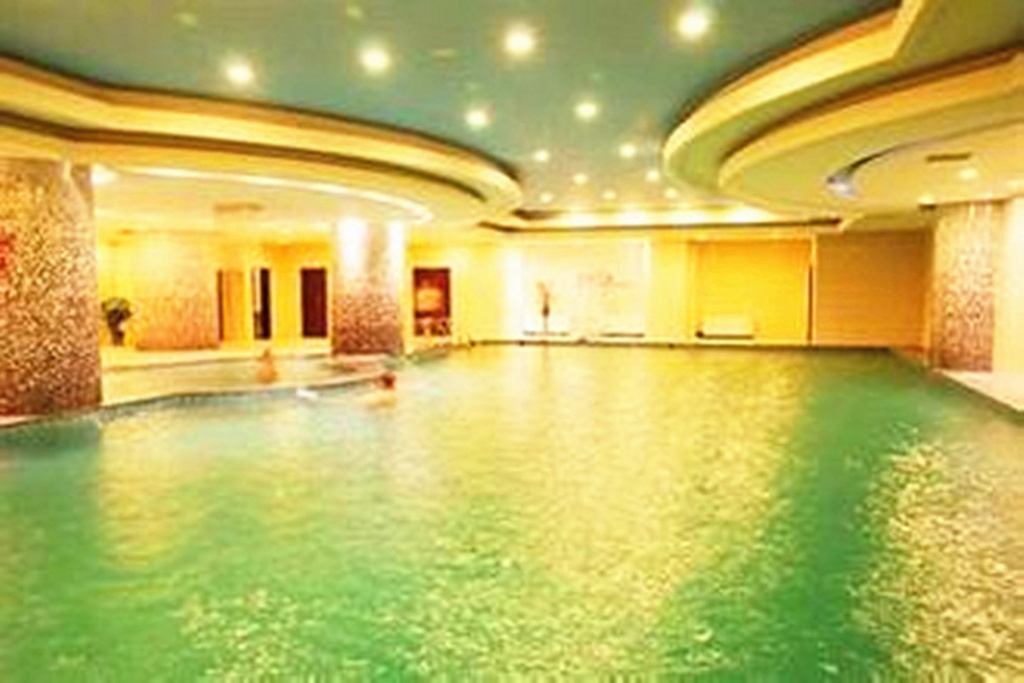 益阳华天恒温游泳