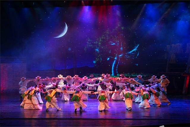 大型民俗舞蹈诗画《香格里拉》