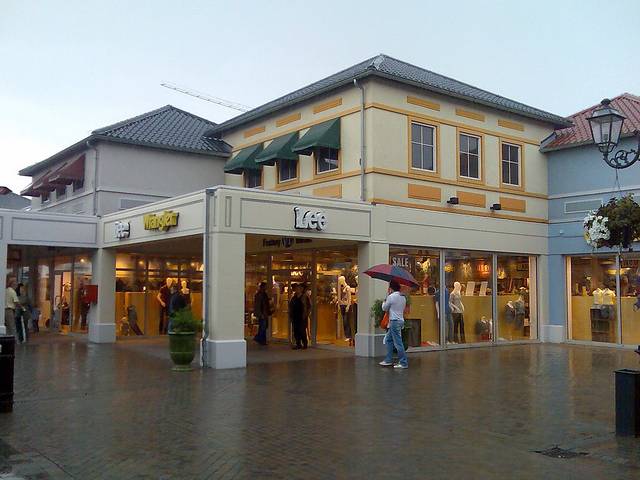 鲁尔蒙德奥特莱斯