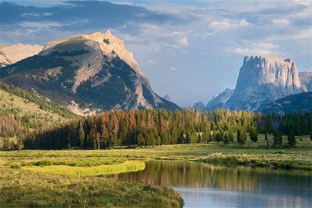 拉市海西湖马场