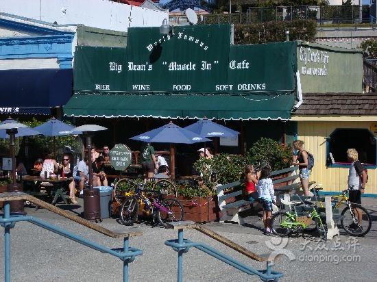 Big Dean's Ocean Front Cafe