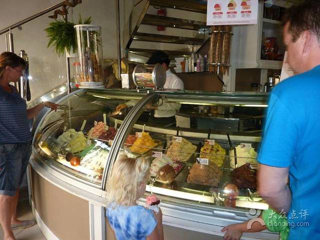 White Bar & Restaurant