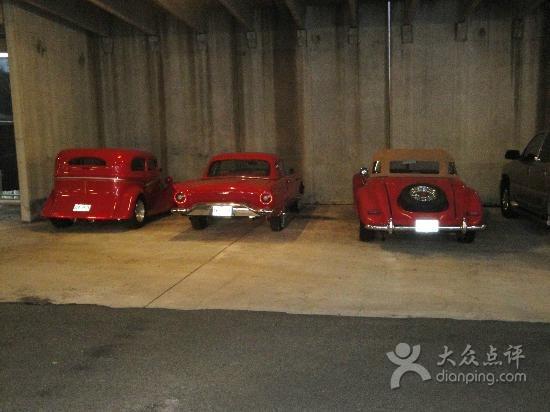 R. Thomas Deluxe Grill