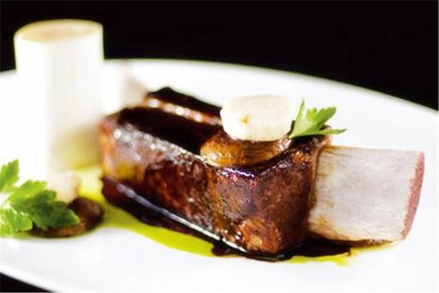 Mr & Mrs Bund by Paul Pairet