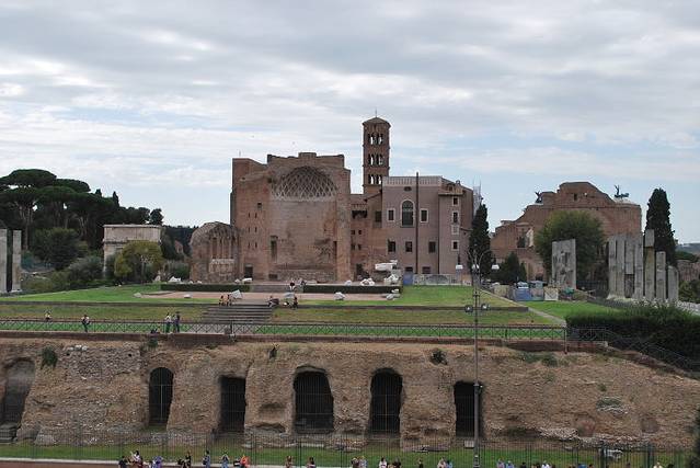 维纳斯和罗马神庙