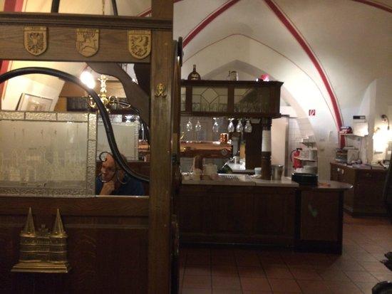 市政厅酒窖餐厅