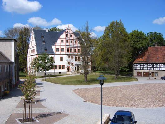 尼古拉教堂旁画廊