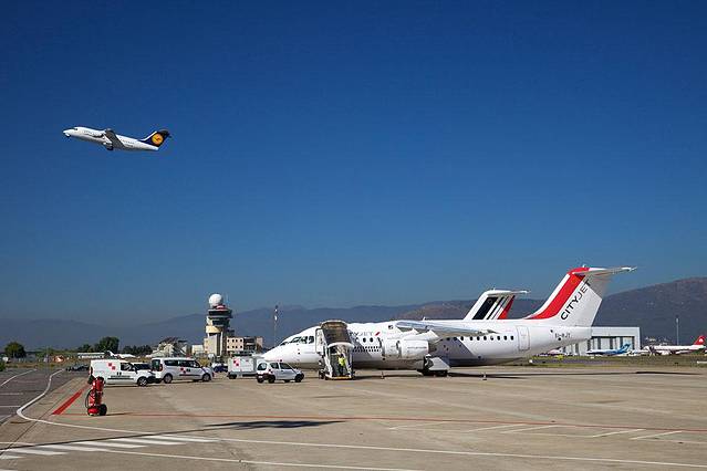 那不勒斯国际机场