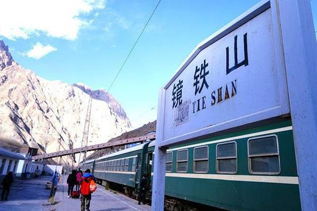 镜铁山火车站