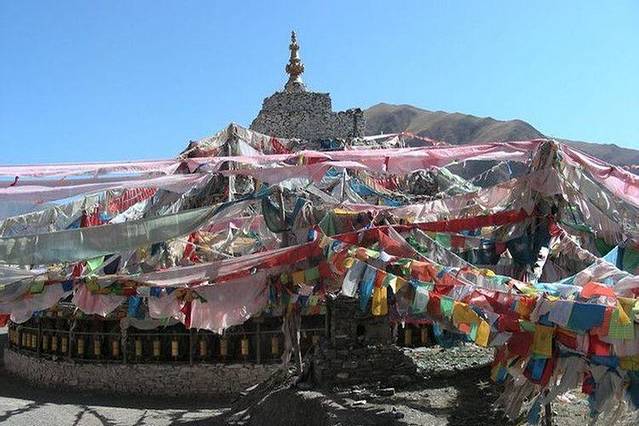 通天河渡口白塔