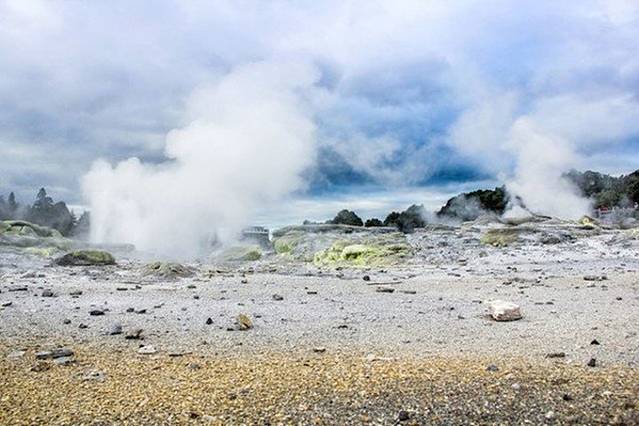 波呼图间歇喷泉 Pohutu Geyser