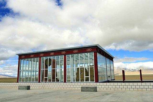 曲美雄谷抗英纪念碑