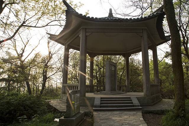 岳麓山国家重点风景名胜区-长沙会战碑