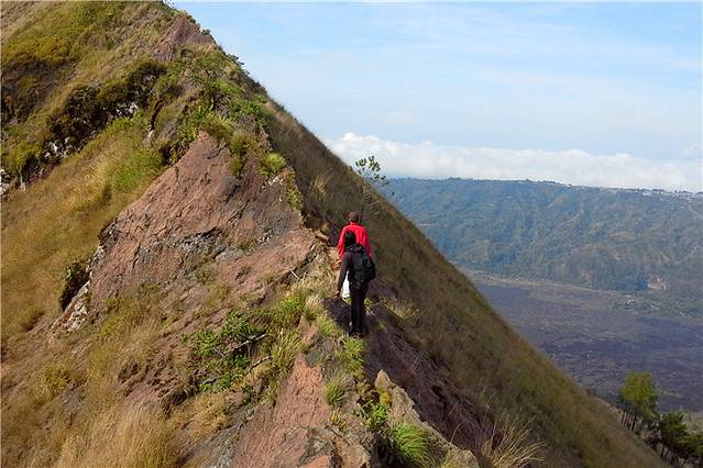 巴都尔火山旅游向导协会