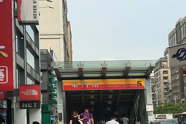 东门地铁站