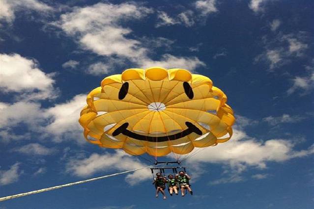 普吉岛帆伞运动