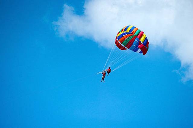 普吉岛帆伞运动