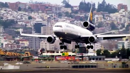 苏克雷元帅国际机场