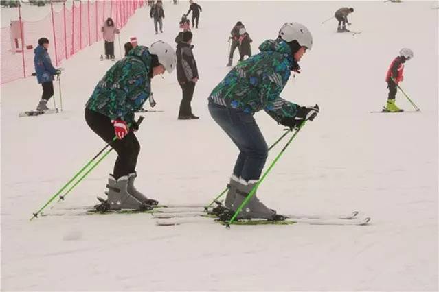 荣盛野三坡滑雪场