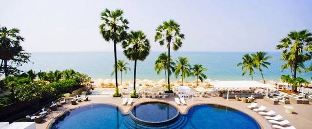 The Beach Club at Pullman Hotel