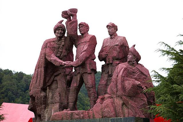 彝海结盟纪念碑