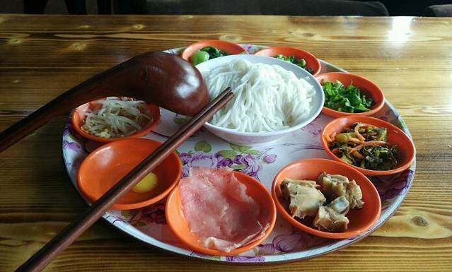 街电(一碗顺大碗过桥米线)