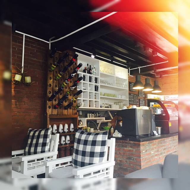 两个朋友咖啡馆