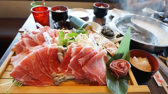 我那霸豚肉店(Kafuna旭桥店)