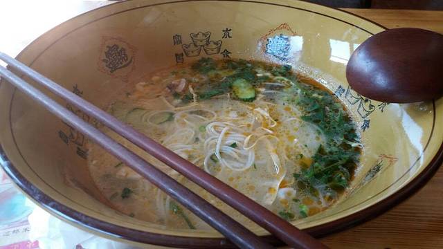 街电(一碗顺大碗过桥米线)