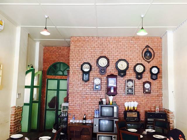 One Chun Cafe & Restaurant