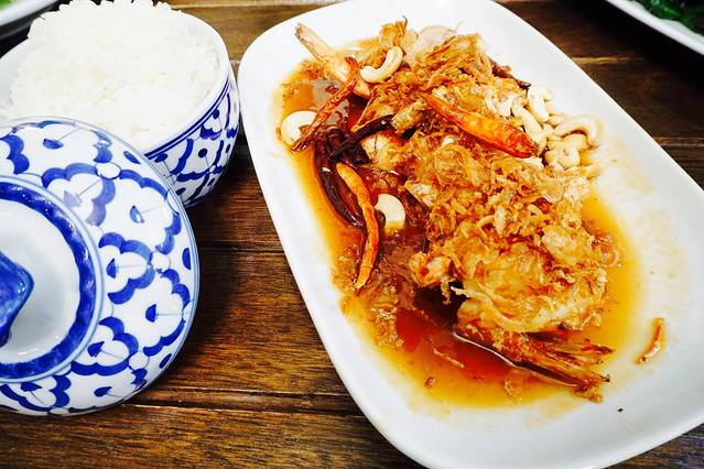 One Chun Cafe & Restaurant